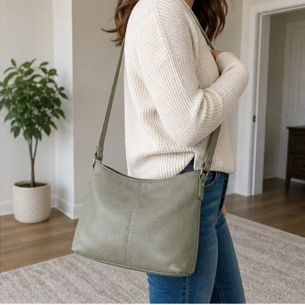 Gucci Medium Blondie Shoulder Purse in Beige Ebony GG Supreme